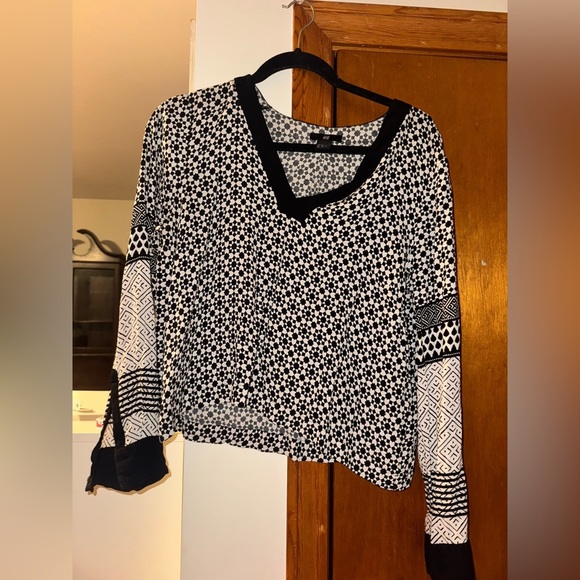 Flowy & Unique H&M Black & White Patterned Long Sleeve Top Womens Size 10 - Picture 2 of 4